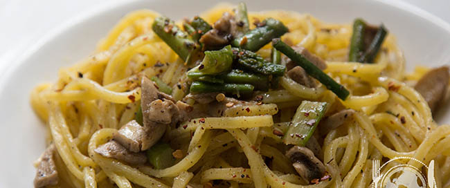 pasta-asparagi-funghi-prugnoli